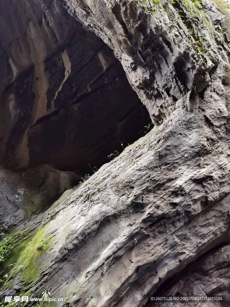 岩石洞穴