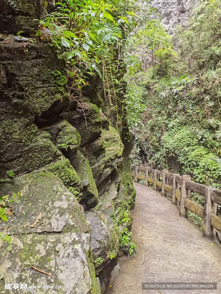 岩石栈道