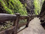 山间护栏