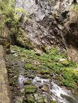 山间溪流