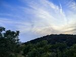 山间蓝天绿树美景