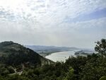 山间河畔美景