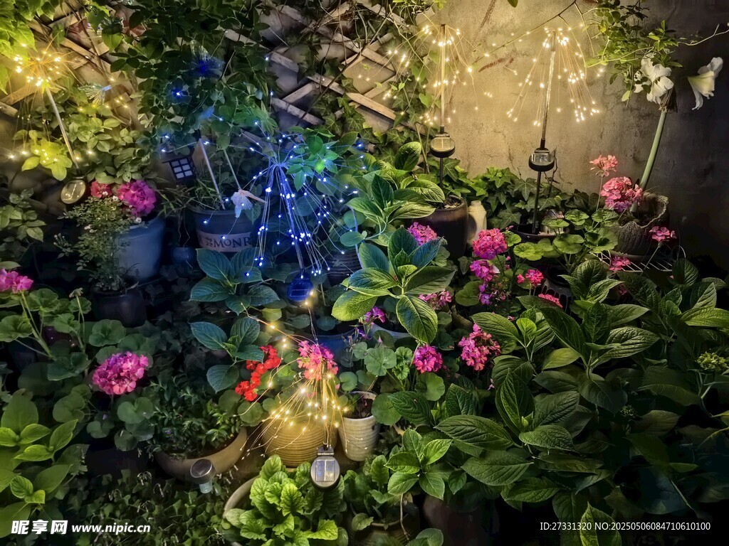 花园中的梦幻精灵装饰