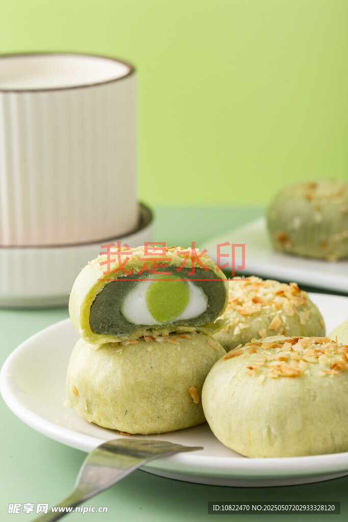美味抹茶蛋黄酥诱人呈现