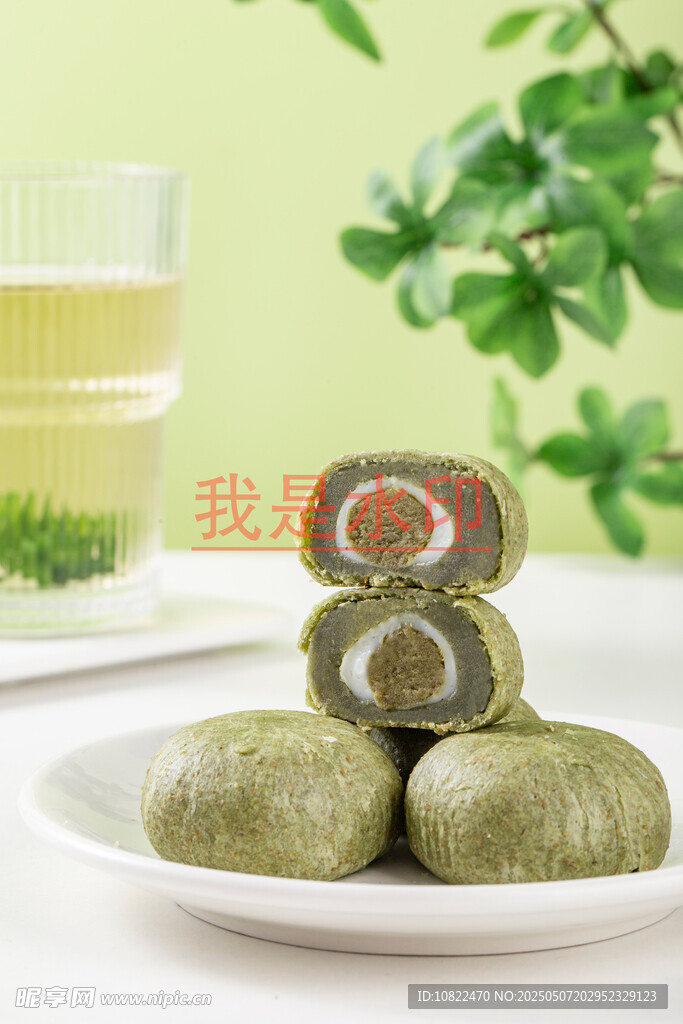 抹茶豆沙青团美味诱人