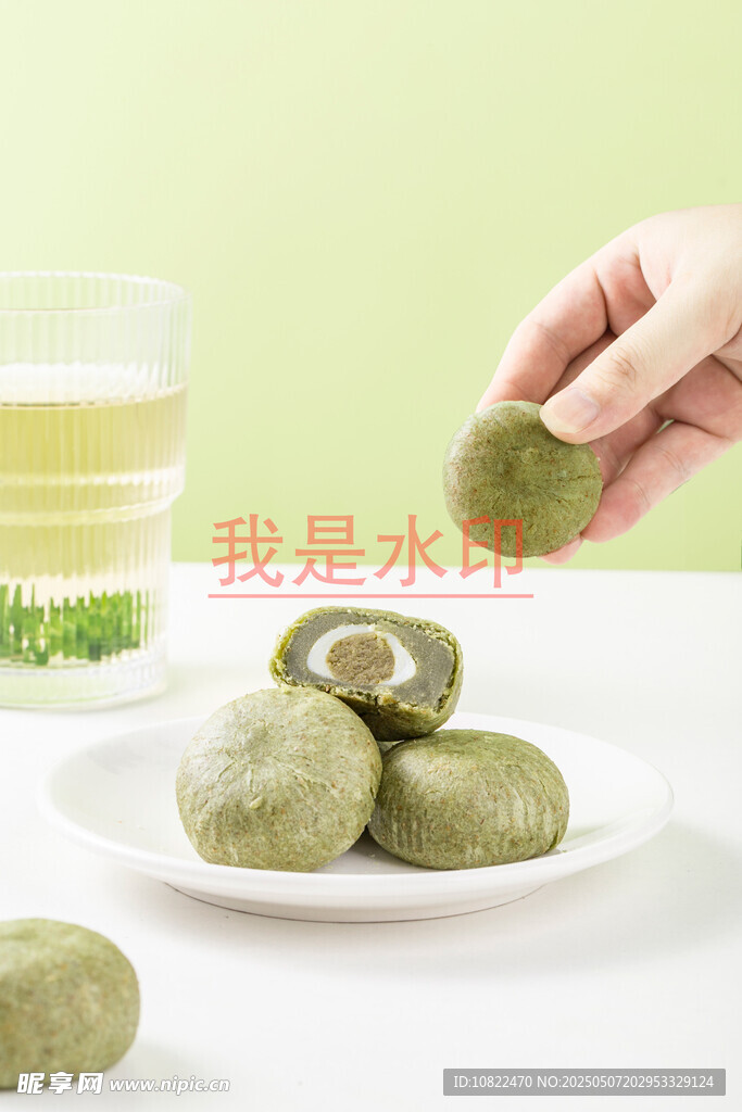 手取青团特写