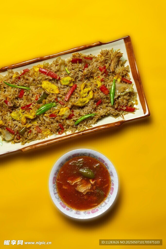 炒饭配酱料