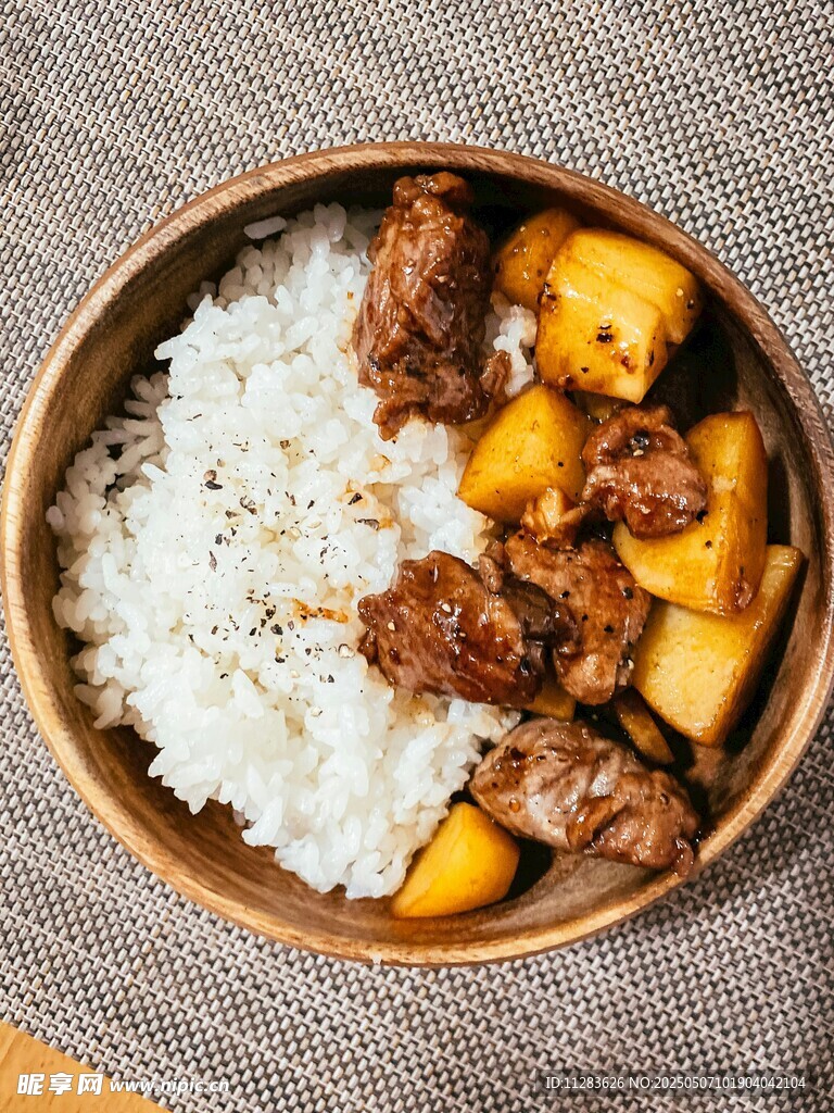 牛肉土豆盖浇饭