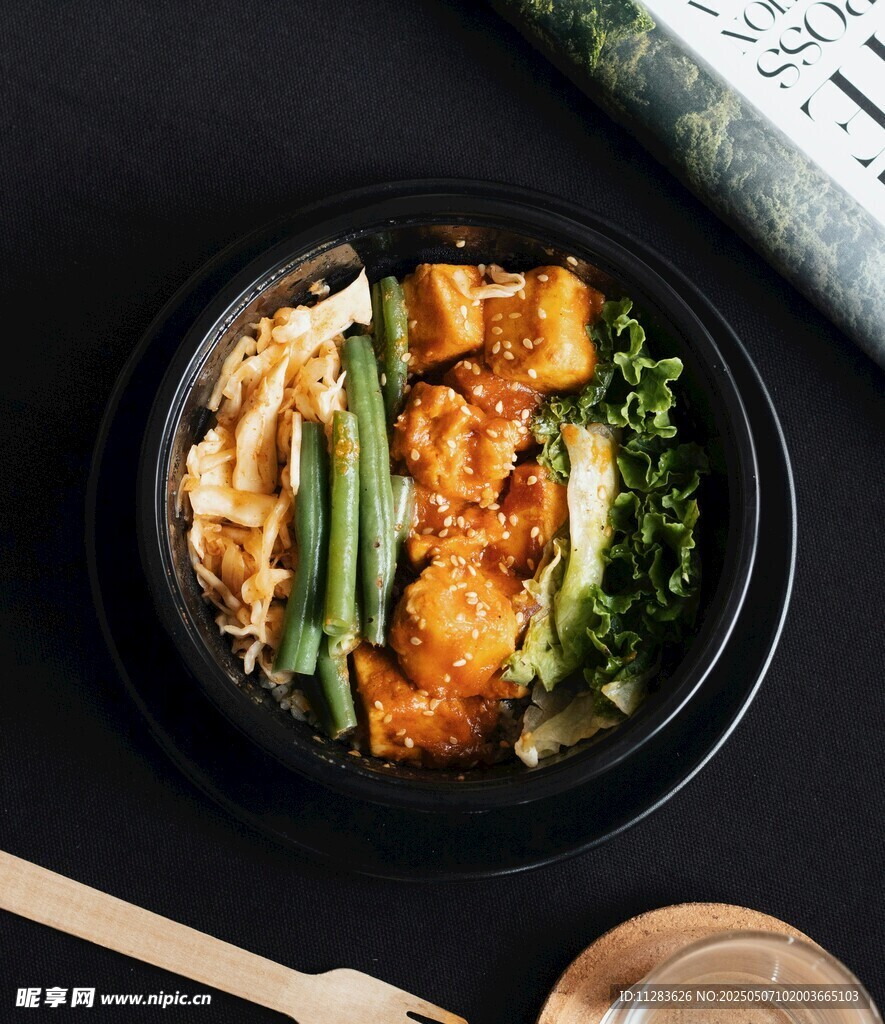 美味韩式拌饭诱人呈现