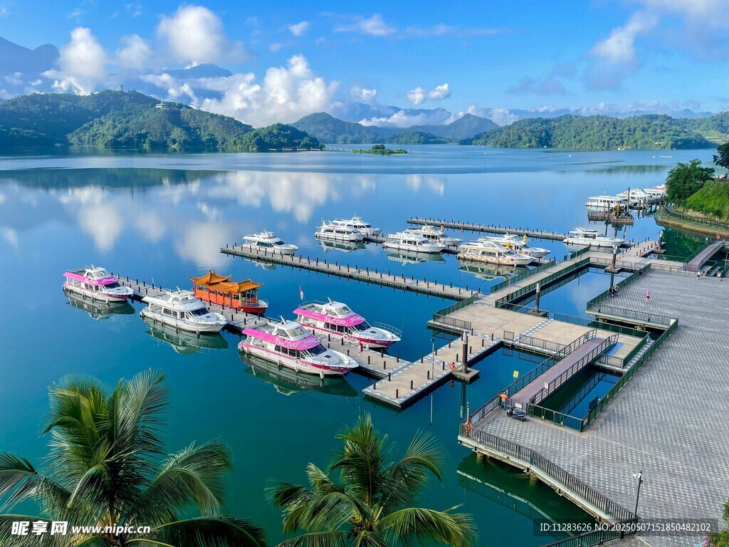 美丽海滨码头风光