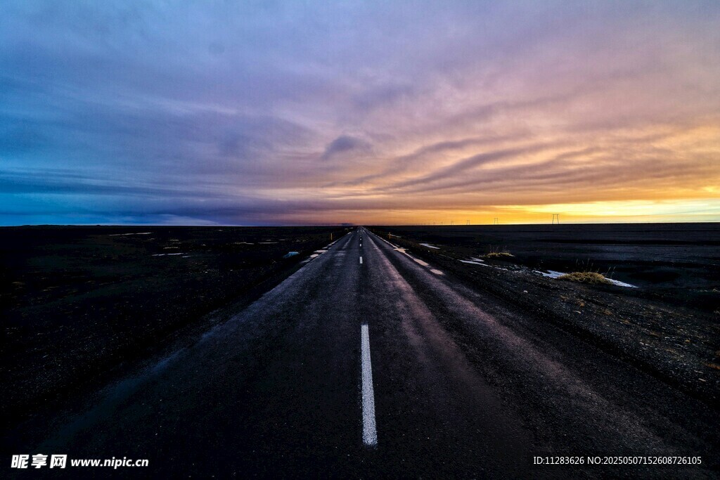 夕阳下的公路美景