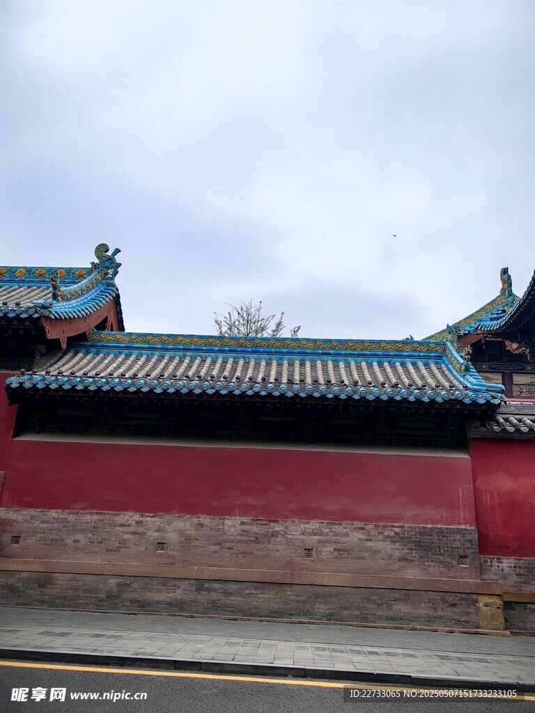 中式古建筑红墙琉璃瓦