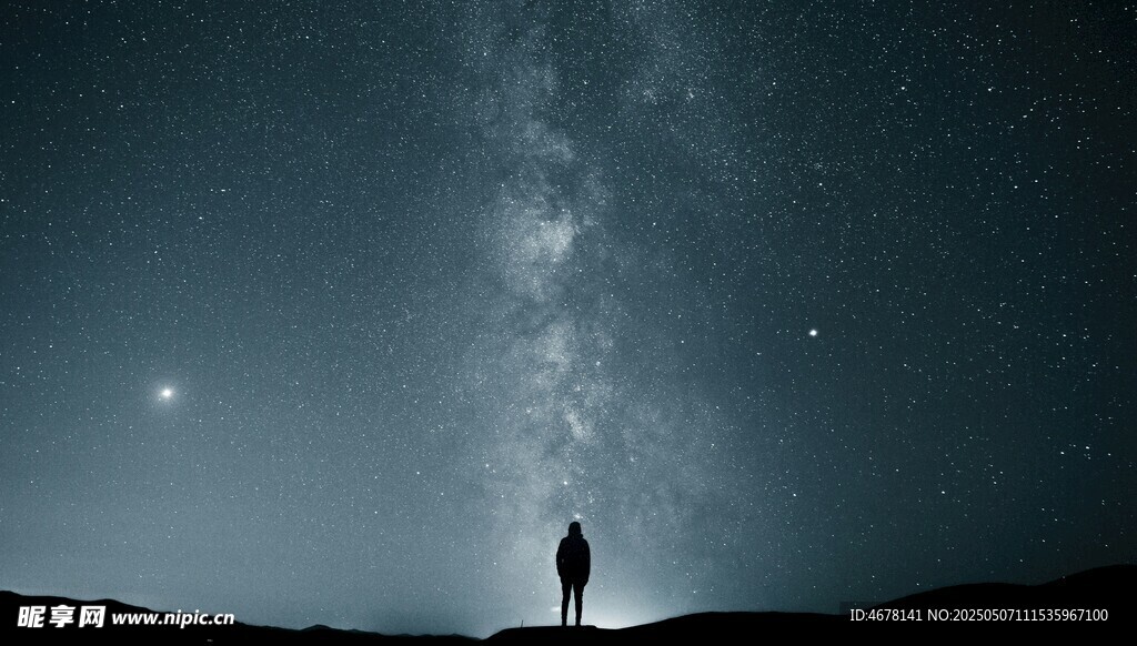孤身仰望璀璨星河