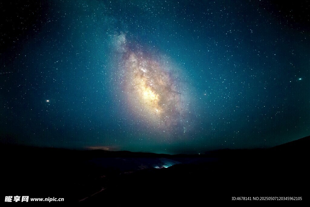 璀璨星空下的壮丽银河景观