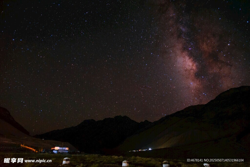 山间璀璨银河夜景