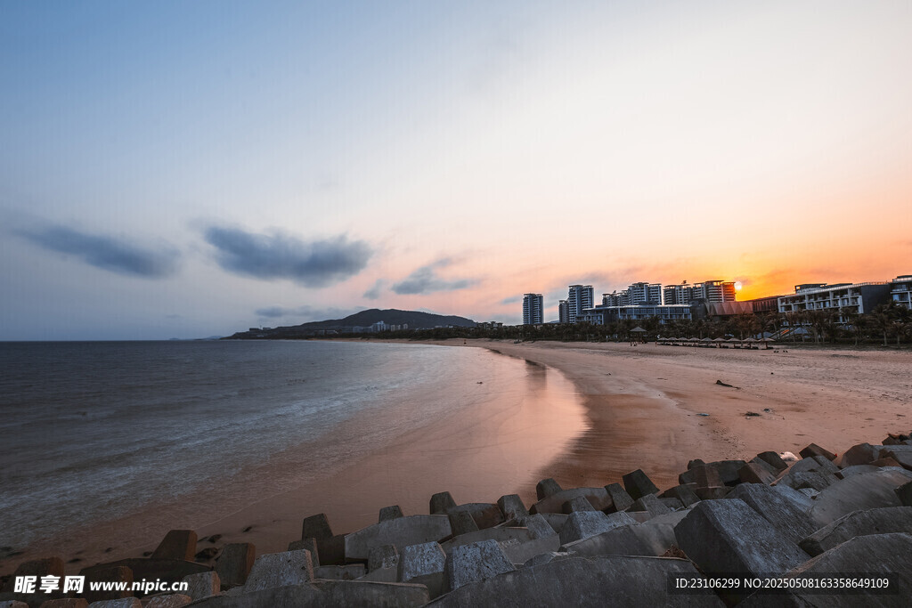 海滨城市日落美景