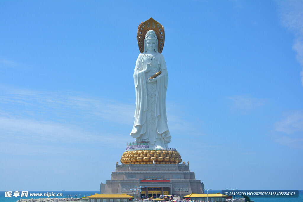 南海观音圣像屹立于海上