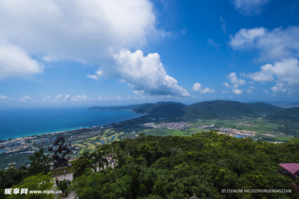 俯瞰山海美景绿意盎然