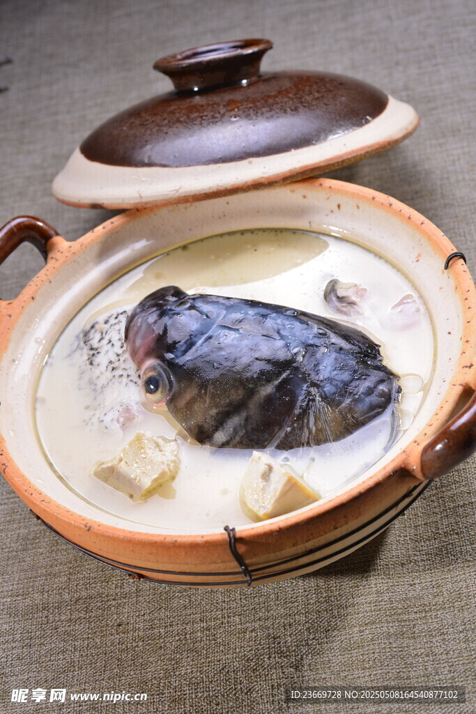 鱼头豆腐煲