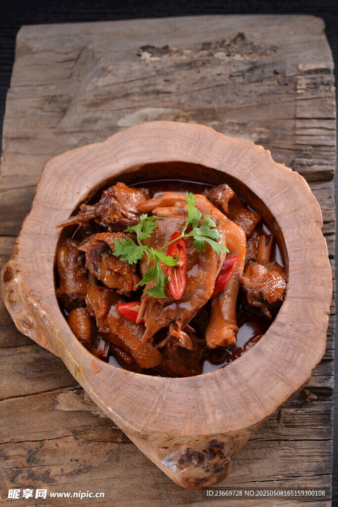 石锅美味红烧鸡块