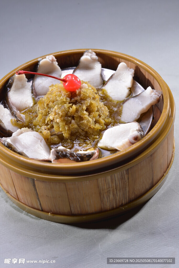 竹笼蒸海鲜 美味诱人