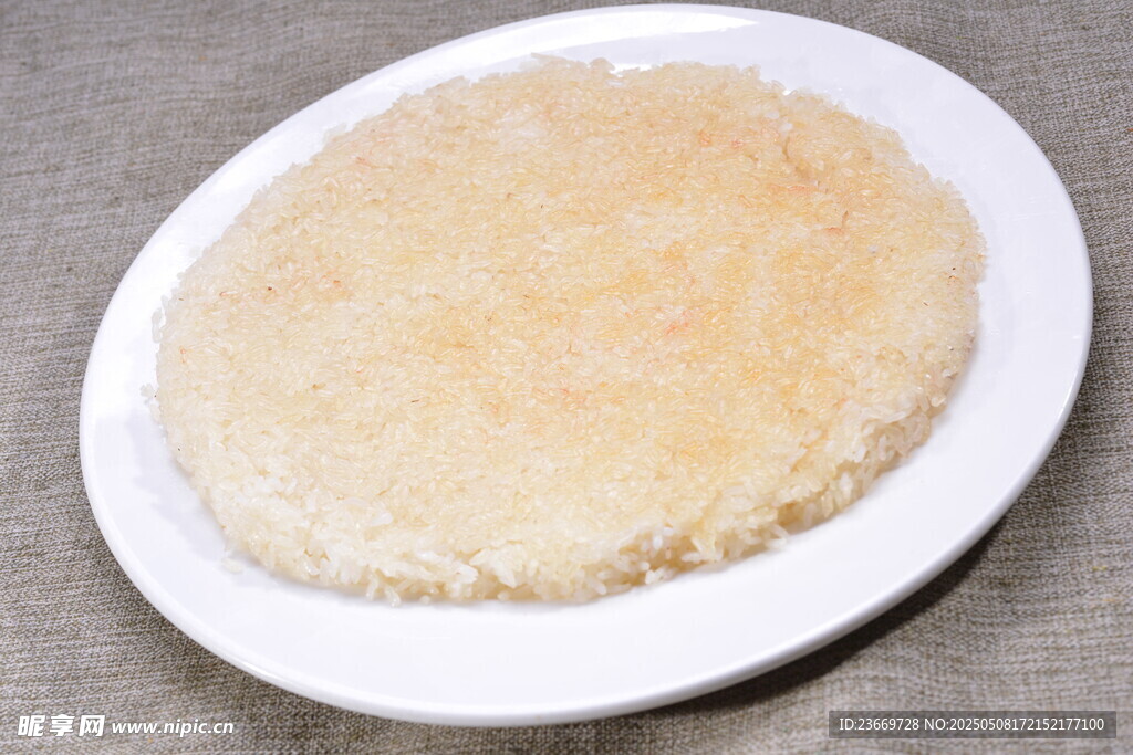 白盘上的米饭