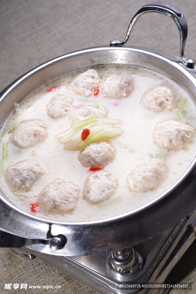 鲜香肉丸火锅