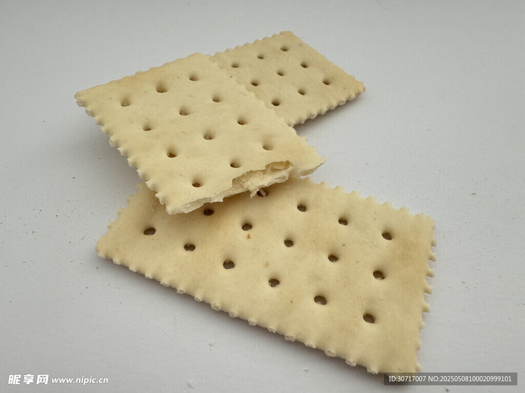方形孔洞苏打饼干