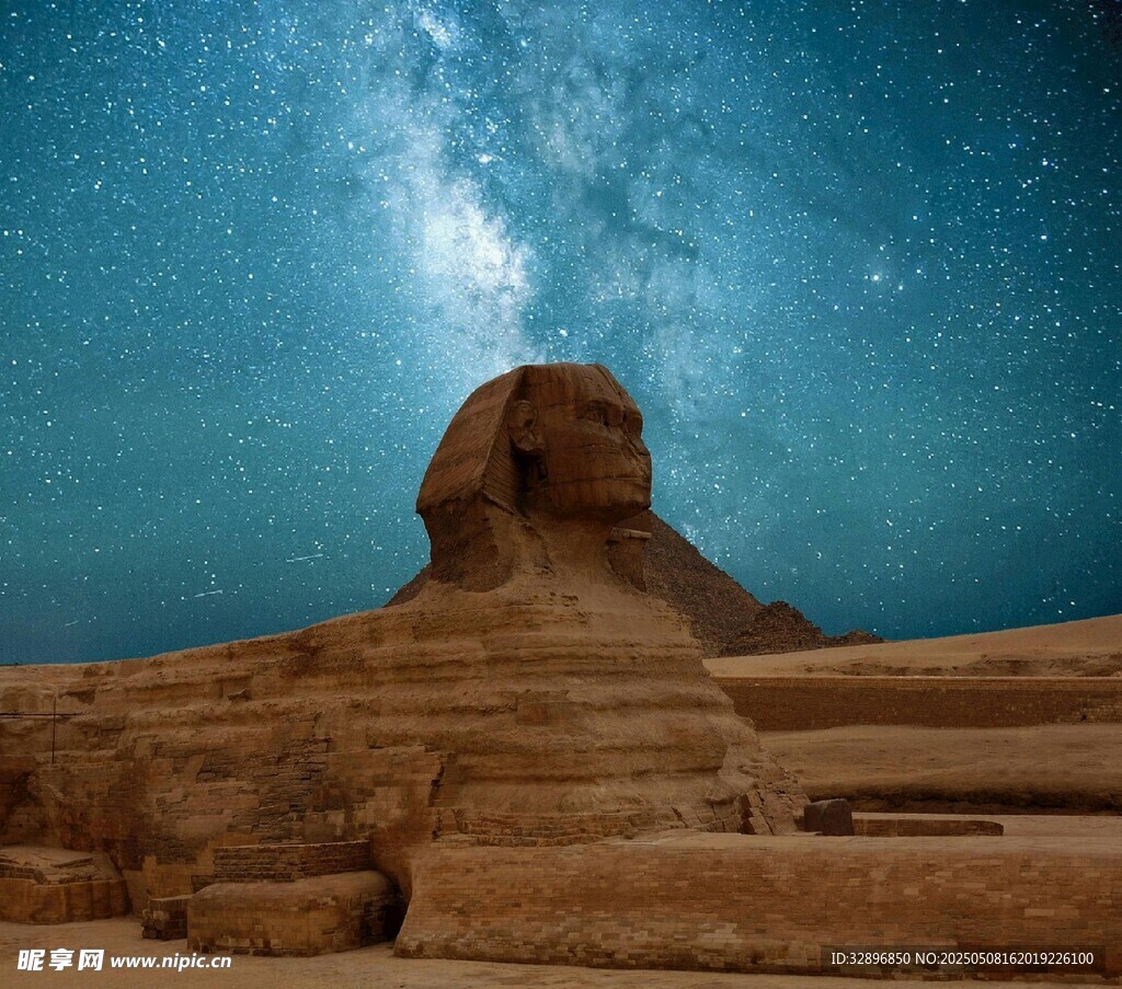星空下的狮身人面像