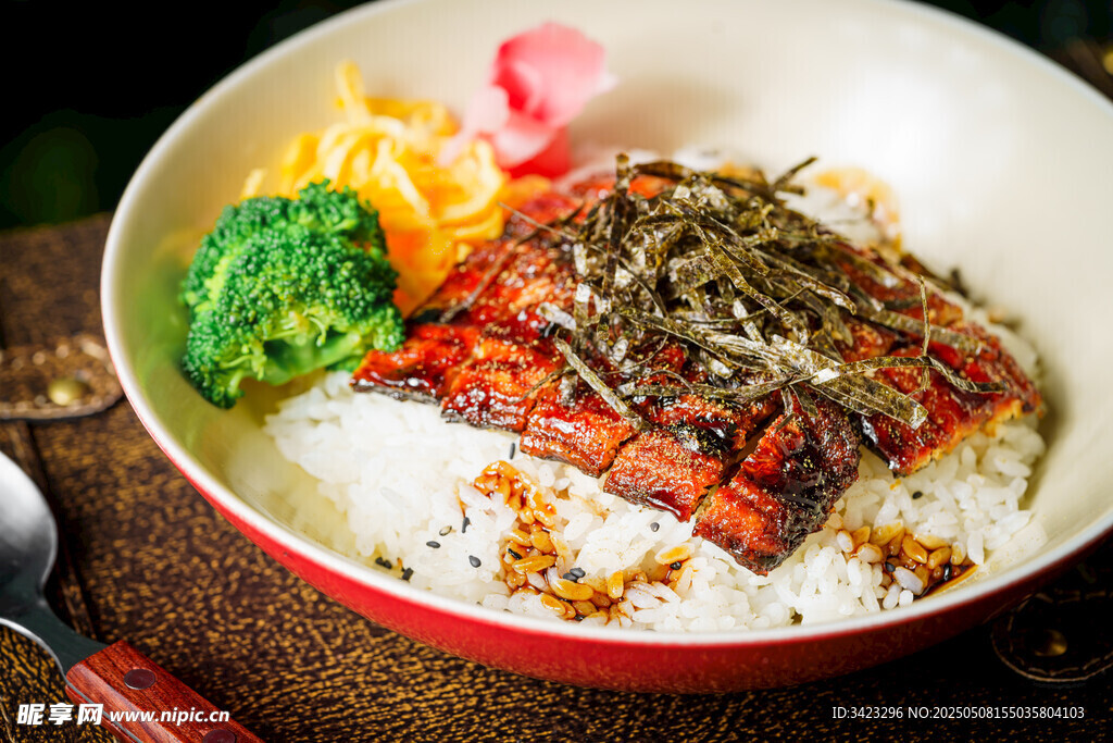 美味日式鳗鱼盖饭