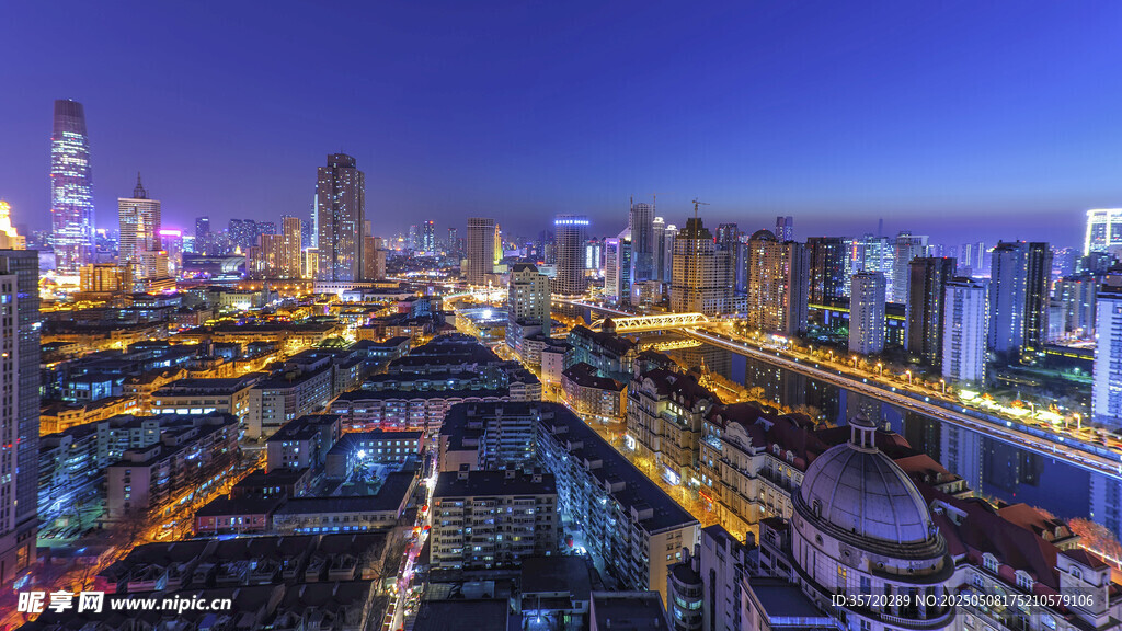 城市璀璨夜景俯瞰图