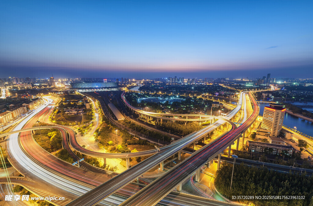 城市立交桥璀璨夜景