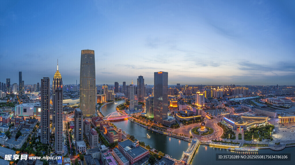繁华都市天际线夜景风光