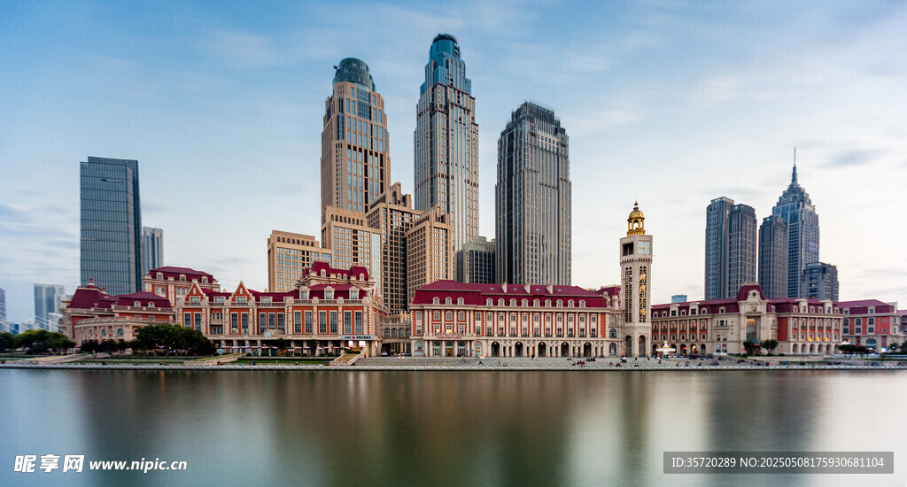 城市滨水天际线壮丽景观