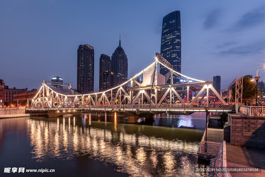 夜幕下的城市桥梁美景