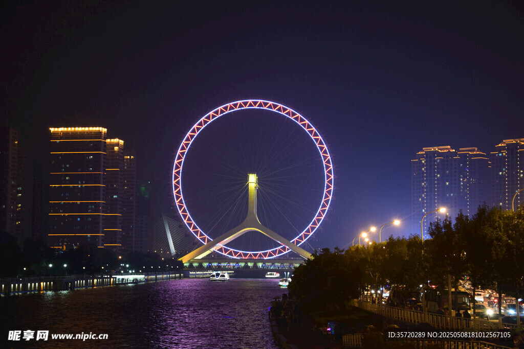 璀璨夜景中的梦幻摩天轮