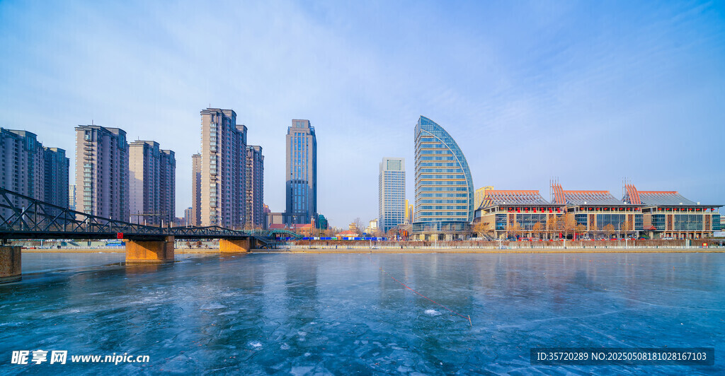 城市河畔高楼美景