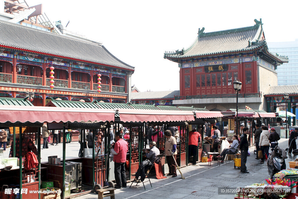 古街热闹集市场景