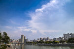 城市河畔风光