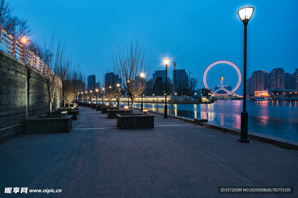 城市河畔夜景与摩天轮