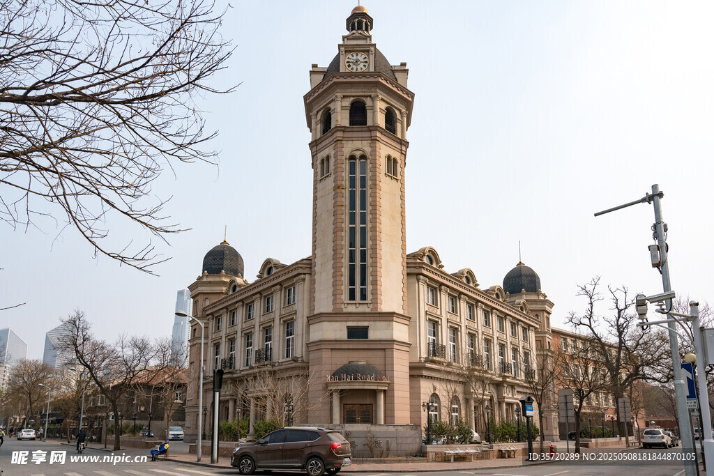 欧式风格钟楼建筑景观