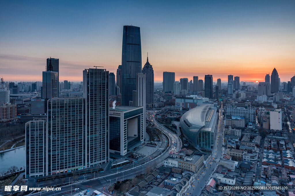 城市天际线日落美景