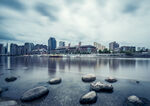 城市湖畔风景