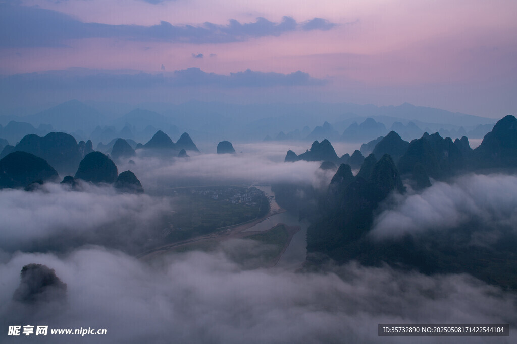 山间云海壮丽美景