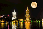 月夜下的双塔璀璨夜景