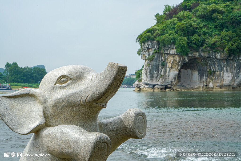 江边大象石雕景观