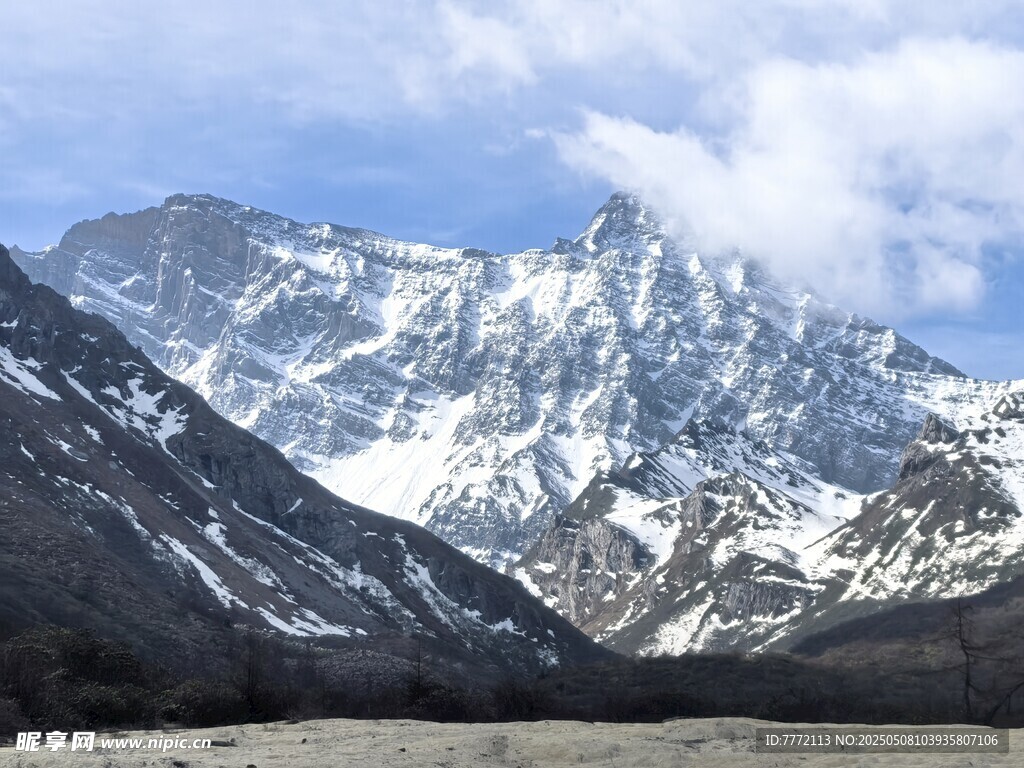 壮丽雪山美景