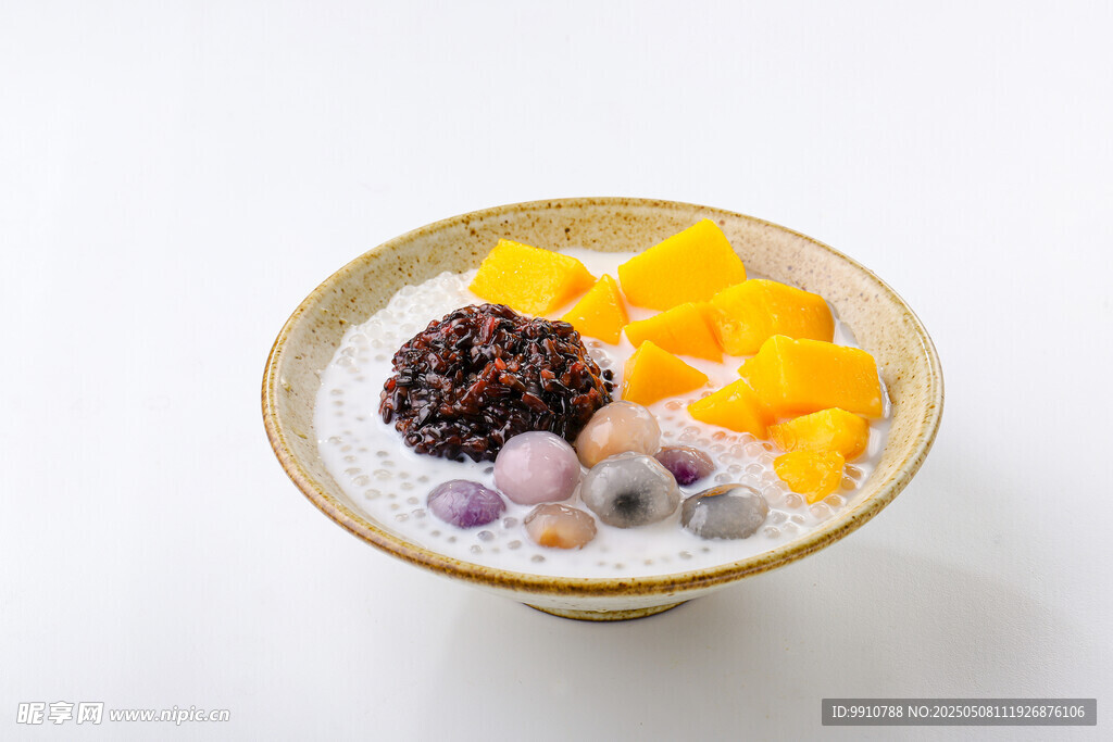 美味水果芋圆甜品碗