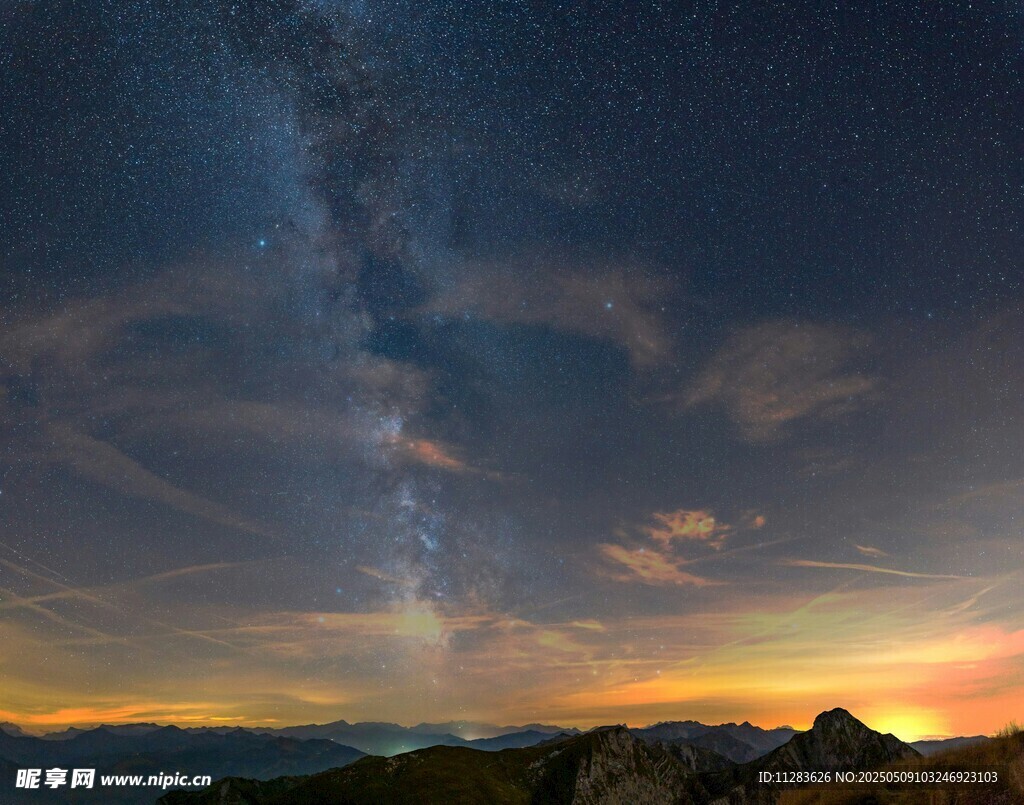 壮丽星空下的绝美黄昏景色