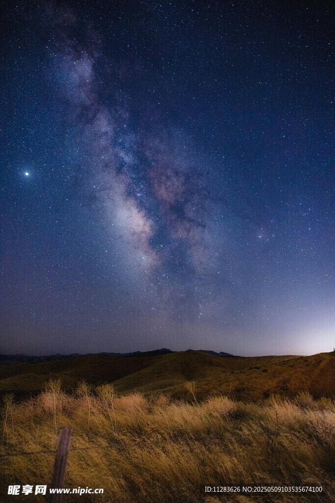 星空下的旷野美景